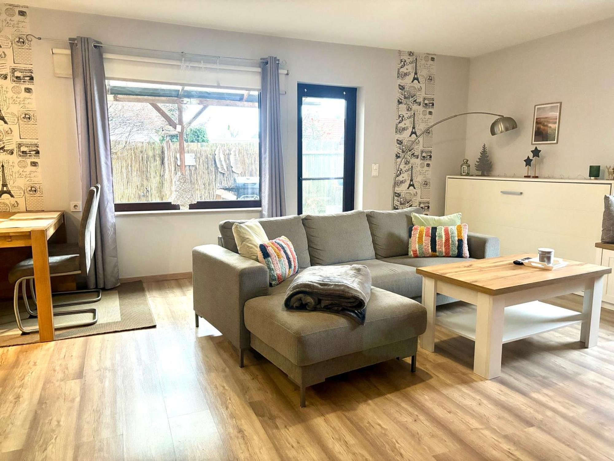 Grosse Wohnkueche, Terrasse, Schlafzimmer Am Steinhuder Meer, Wlan, Parkplatz, Fussbodenheizung, 70Qm Wunstorf Dış mekan fotoğraf